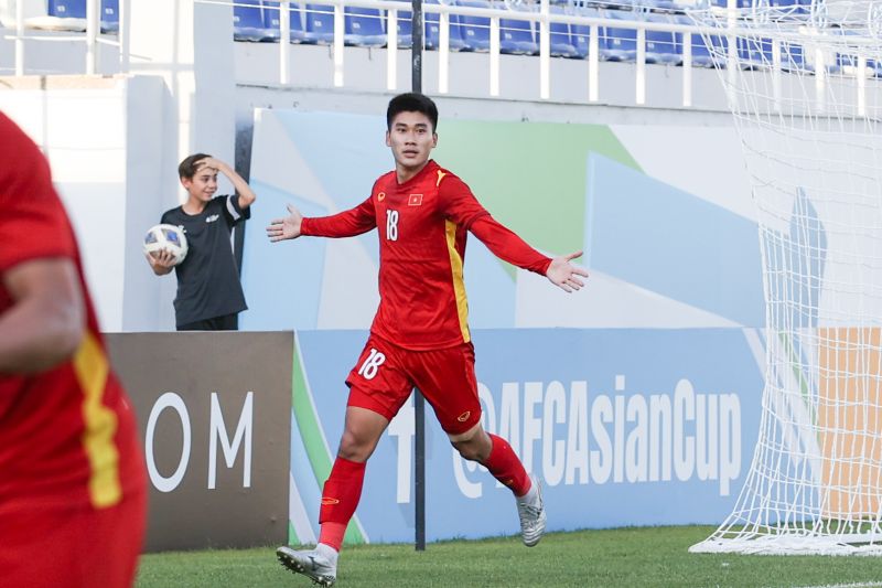 HLV Kim Sang-sik tìm kiếm phương án thay thế