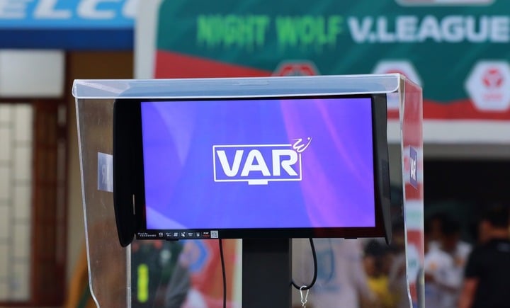 Sự cố VAR trong trận Quảng Nam vs Hải Phòng